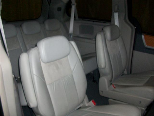 Chrysler Town and Country 2008 photo 5