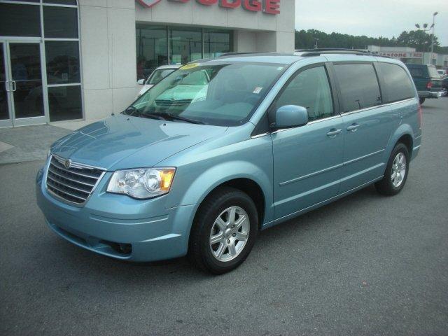 Chrysler Town and Country 2008 photo 1