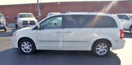 Chrysler Town and Country 2008 photo 1