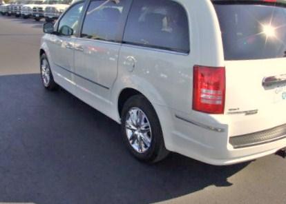 Chrysler Town and Country 2008 photo 2