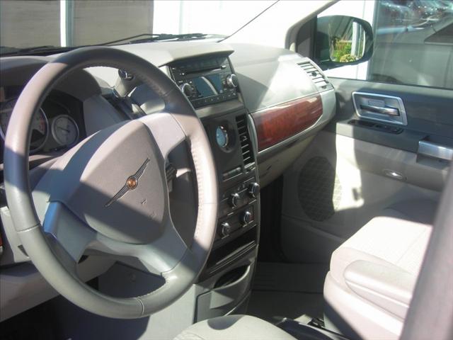Chrysler Town and Country 2008 photo 3