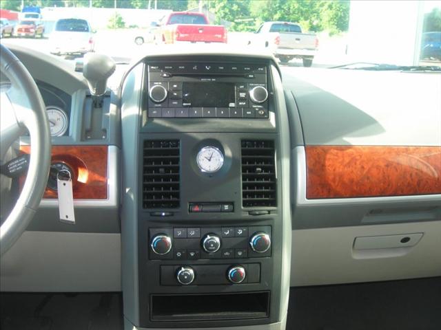Chrysler Town and Country 2008 photo 5