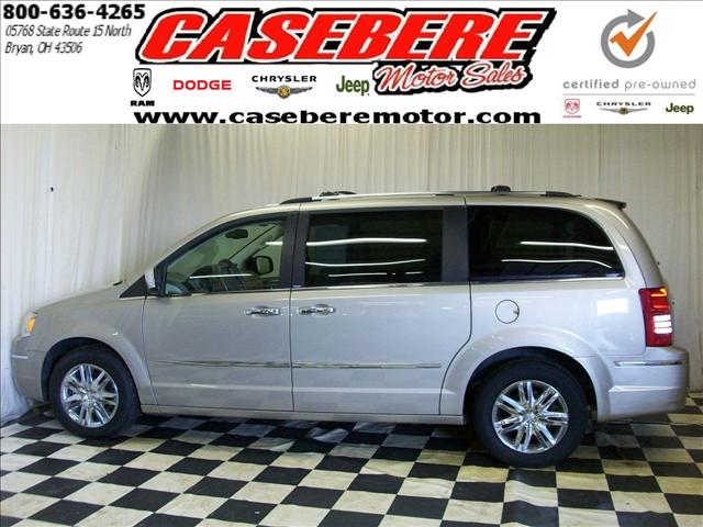 Chrysler Town and Country 2008 photo 1