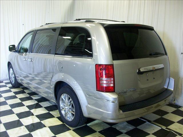 Chrysler Town and Country 2008 photo 2