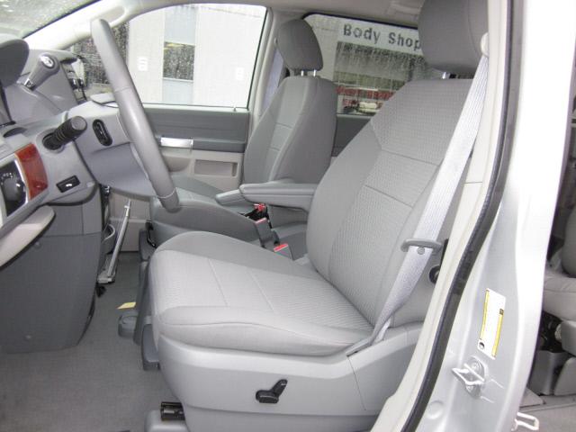 Chrysler Town and Country 2008 photo 2