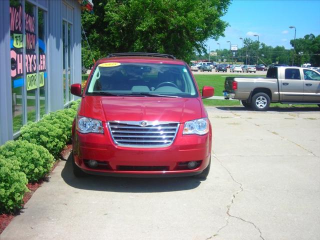 Chrysler Town and Country 2008 photo 1
