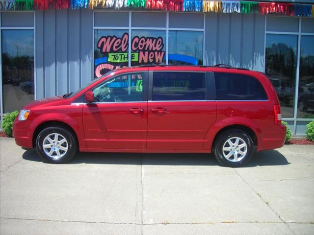 Chrysler Town and Country 2008 photo 2
