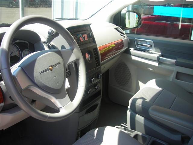 Chrysler Town and Country 2008 photo 3