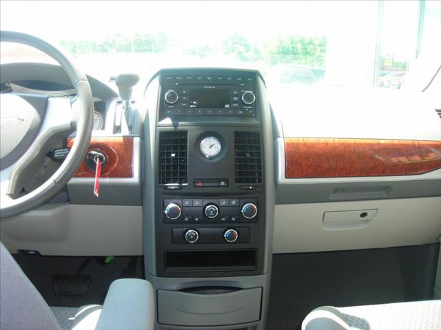 Chrysler Town and Country 2008 photo 5