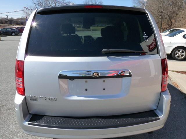 Chrysler Town and Country 2008 photo 4
