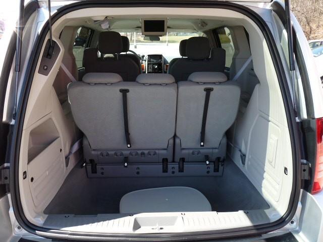 Chrysler Town and Country 2008 photo 5