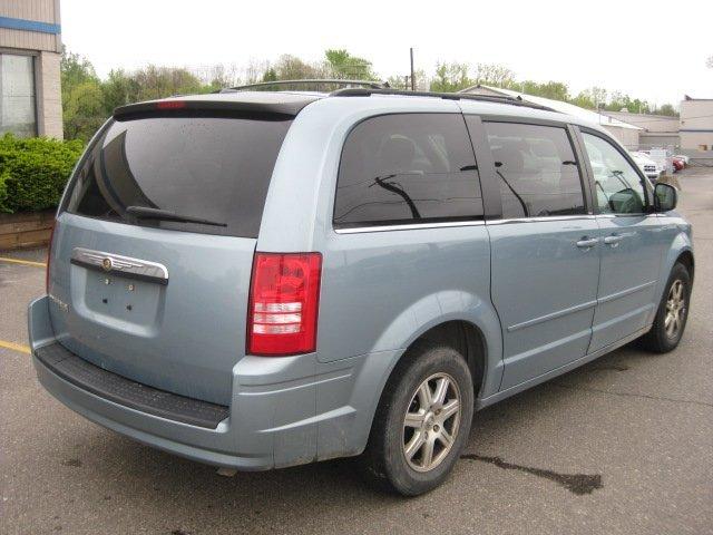 Chrysler Town and Country 2008 photo 2