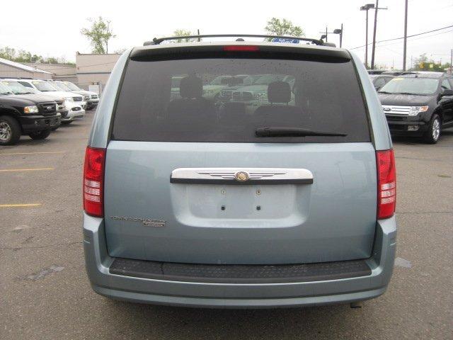 Chrysler Town and Country 2008 photo 3