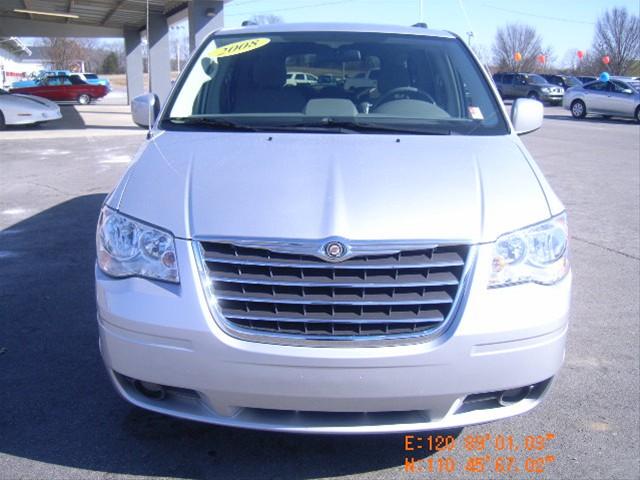 Chrysler Town and Country 2008 photo 2