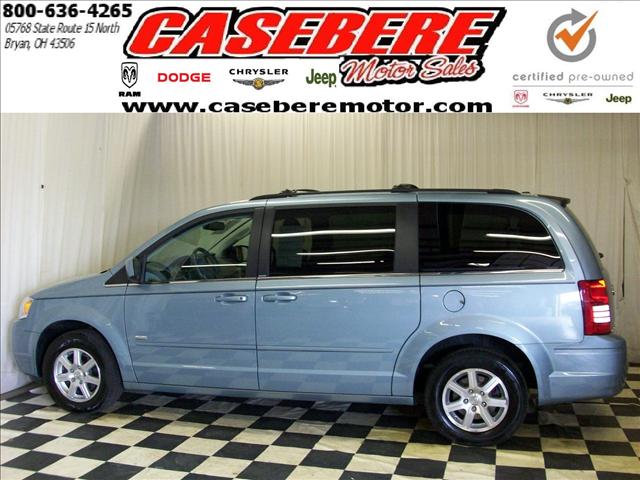 Chrysler Town and Country 2008 photo 1