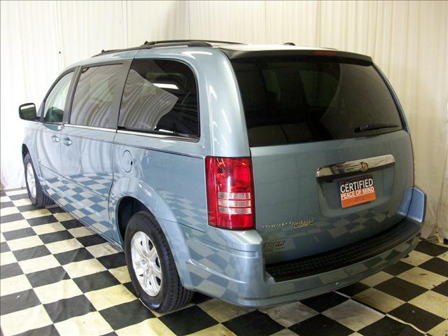 Chrysler Town and Country 2008 photo 2