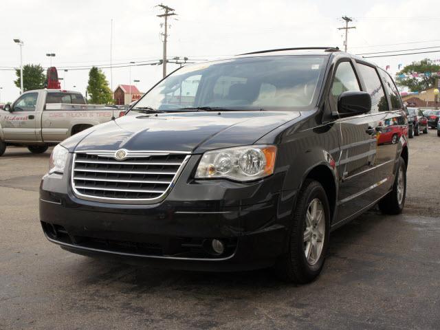 Chrysler Town and Country 2008 photo 1