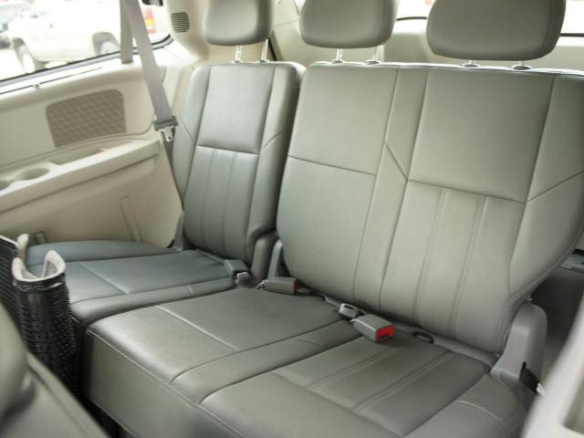Chrysler Town and Country 2008 photo 4