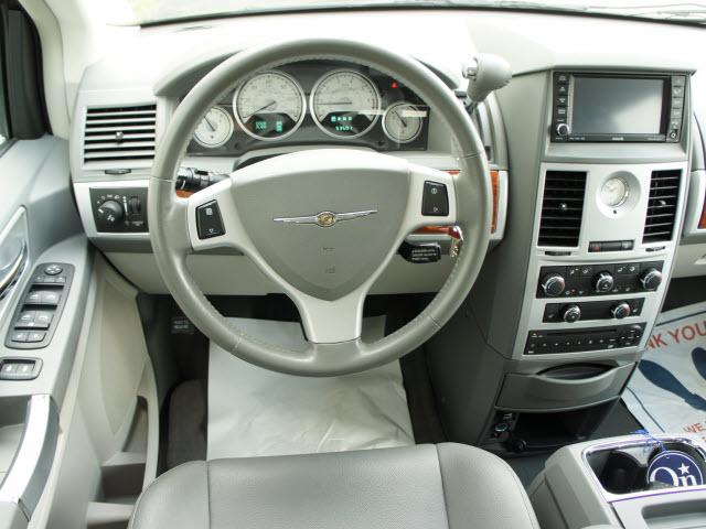 Chrysler Town and Country 2008 photo 5