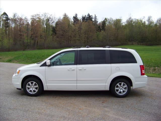 Chrysler Town and Country 2008 photo 1