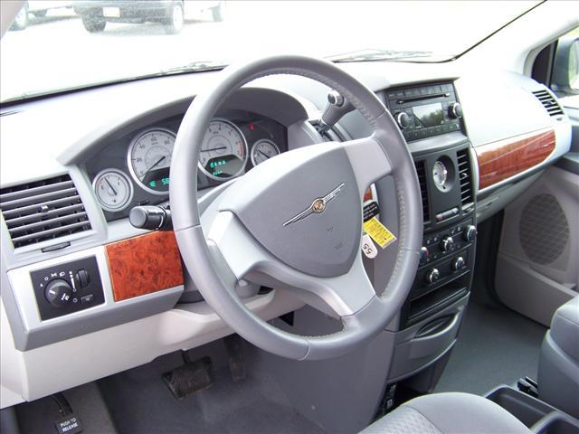 Chrysler Town and Country 2008 photo 3