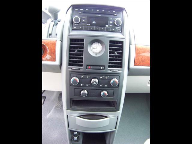 Chrysler Town and Country 2008 photo 4
