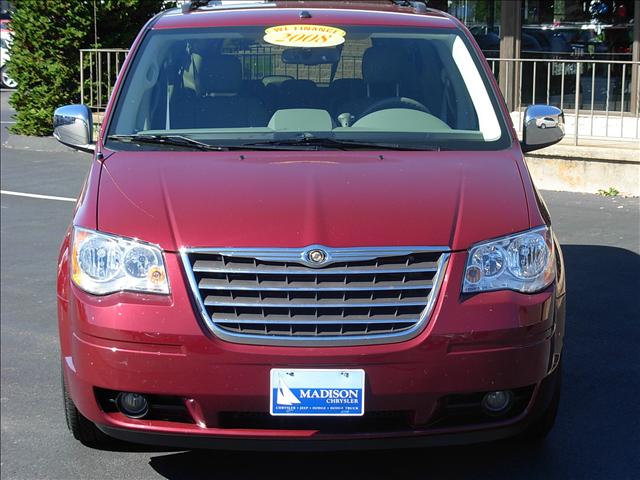Chrysler Town and Country 2008 photo 1