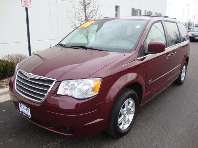 Chrysler Town and Country 2008 photo 1
