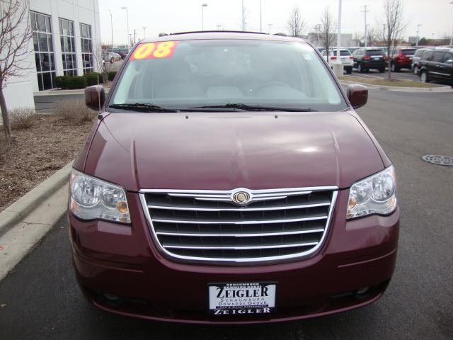 Chrysler Town and Country 2008 photo 2