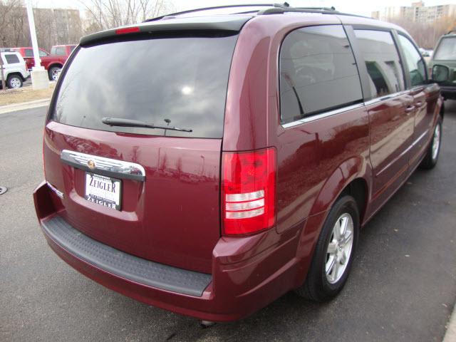 Chrysler Town and Country 2008 photo 4