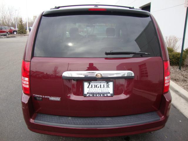 Chrysler Town and Country 2008 photo 5