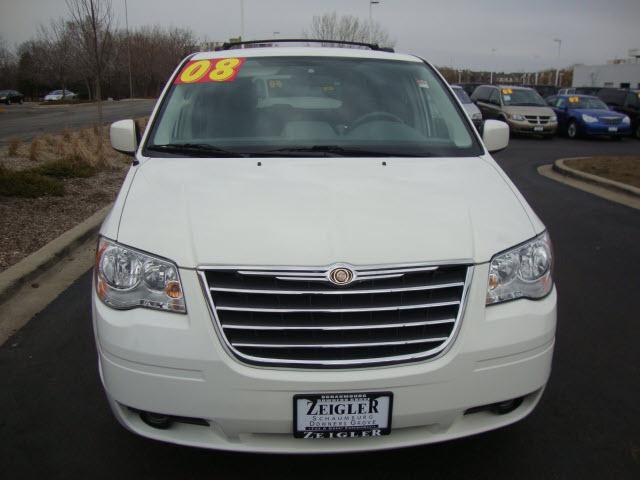 Chrysler Town and Country 2008 photo 2