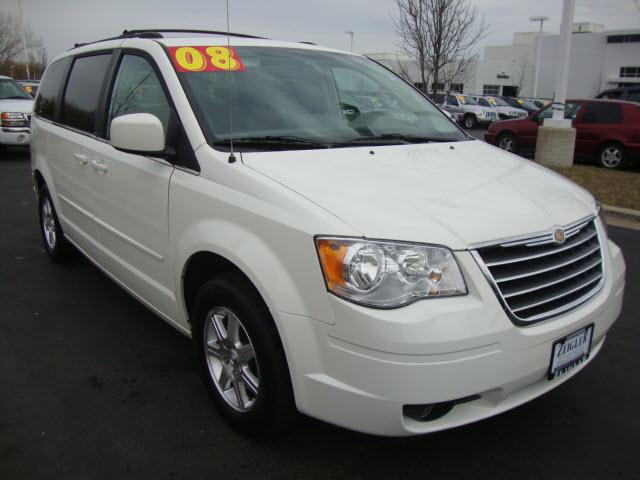 Chrysler Town and Country 2008 photo 3