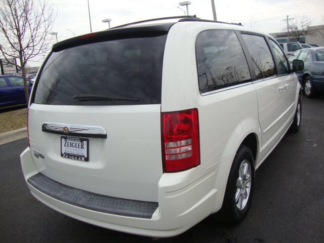 Chrysler Town and Country 2008 photo 4