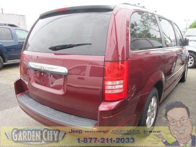 Chrysler Town and Country 2008 photo 2
