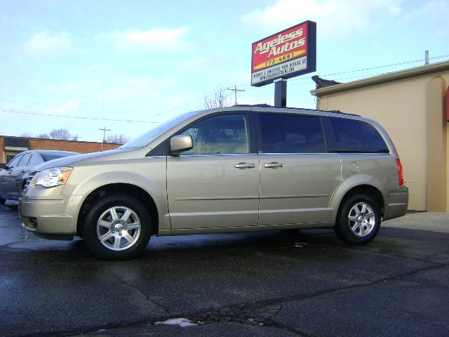 Chrysler Town and Country 3.5 MiniVan