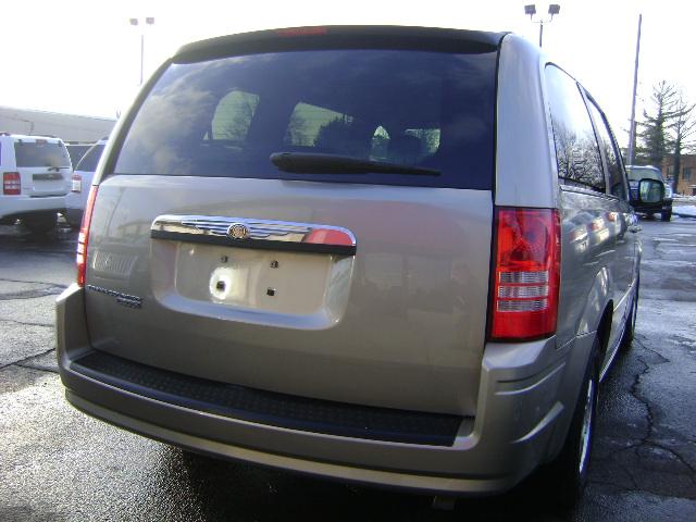 Chrysler Town and Country 2008 photo 3