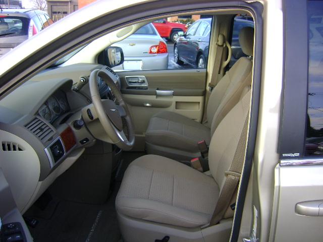 Chrysler Town and Country 2008 photo 4