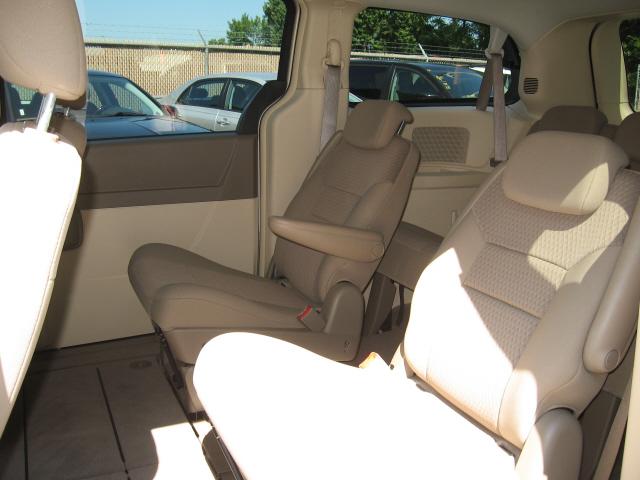 Chrysler Town and Country 2008 photo 3