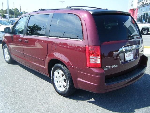 Chrysler Town and Country 2008 photo 5