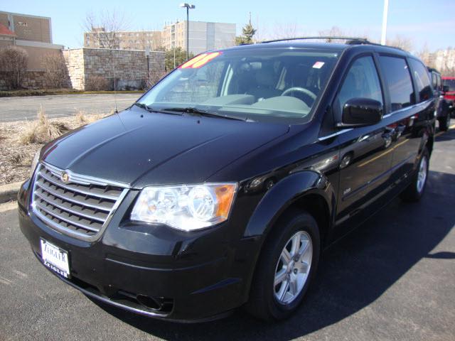 Chrysler Town and Country 2008 photo 1