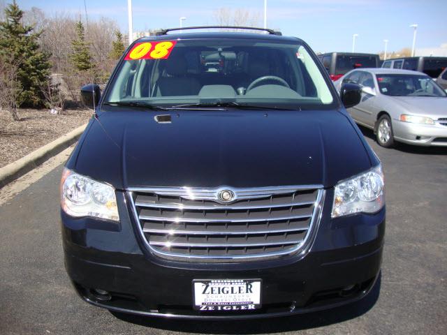 Chrysler Town and Country 2008 photo 2