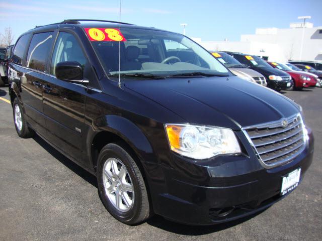 Chrysler Town and Country 2008 photo 3