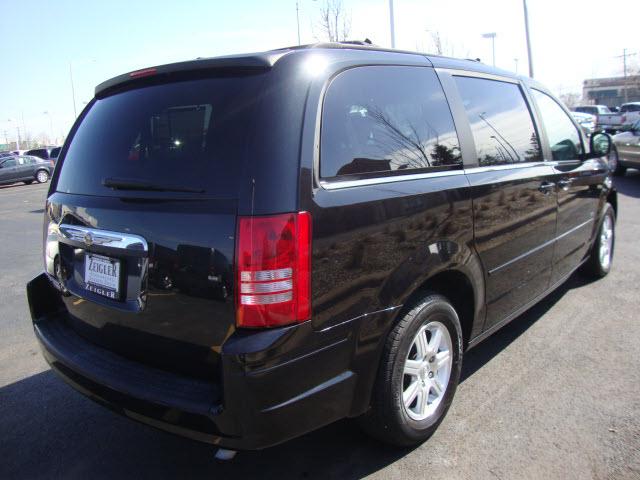 Chrysler Town and Country 2008 photo 4