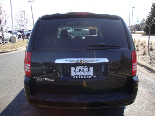 Chrysler Town and Country 2008 photo 5