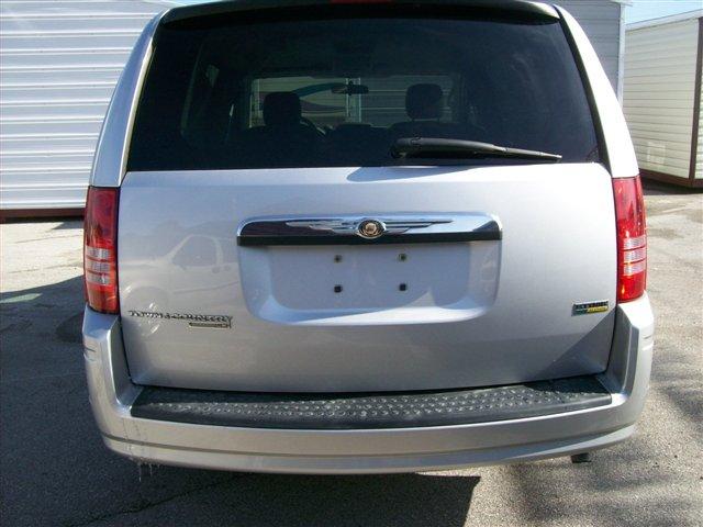 Chrysler Town and Country 2008 photo 3