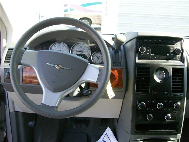 Chrysler Town and Country 2008 photo 5
