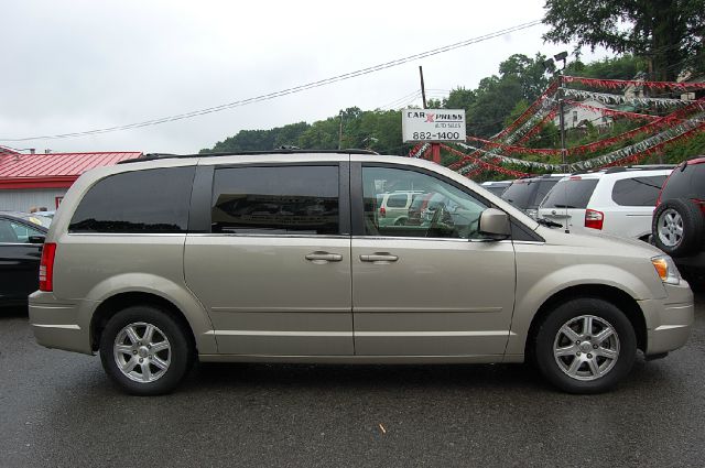 Chrysler Town and Country 2008 photo 1