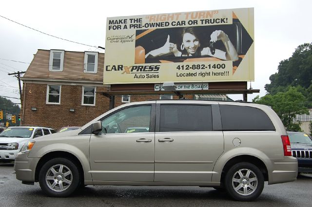 Chrysler Town and Country 2008 photo 2