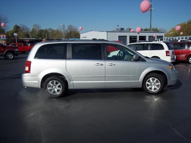 Chrysler Town and Country 3.5 MiniVan